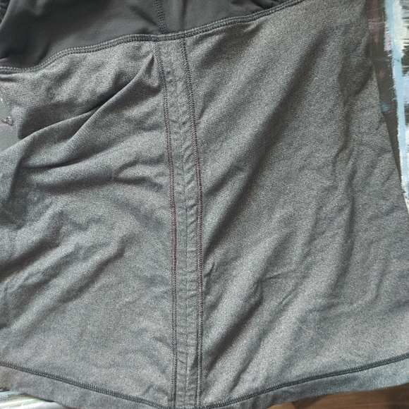 Lululemon activewear top - Picture 3 of 5